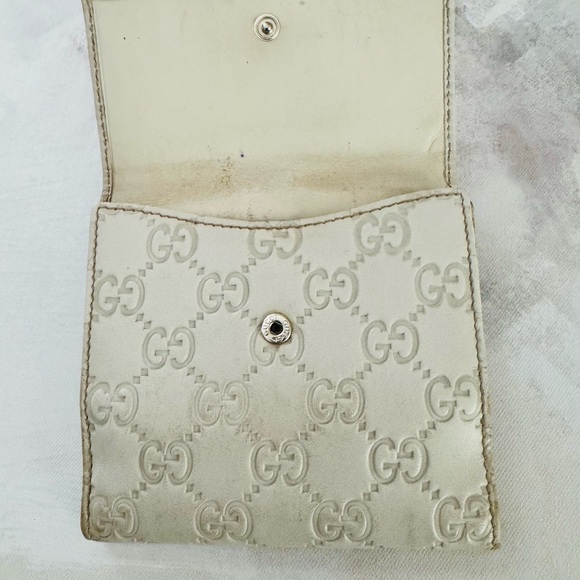 Gucci Guccissima Ivory Leather GG Logo BiFold Wallet, Gold Piston Closure - Picture 3 of 14